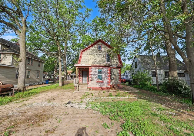Homes for sale in Muskegon, MI | 2332 Sanford St, Muskegon, MI 49444 | MLS# 71026025863