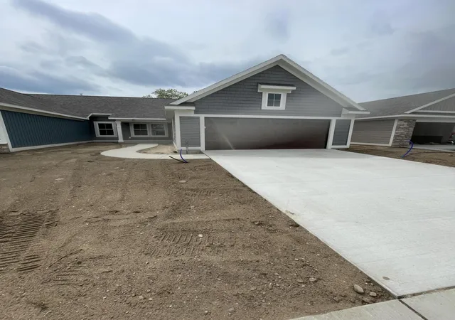 Listing Photo 2 - Condo for sale in building located at 1042 Bellview Mdw Dr SW, Byron Center, MI 49315
