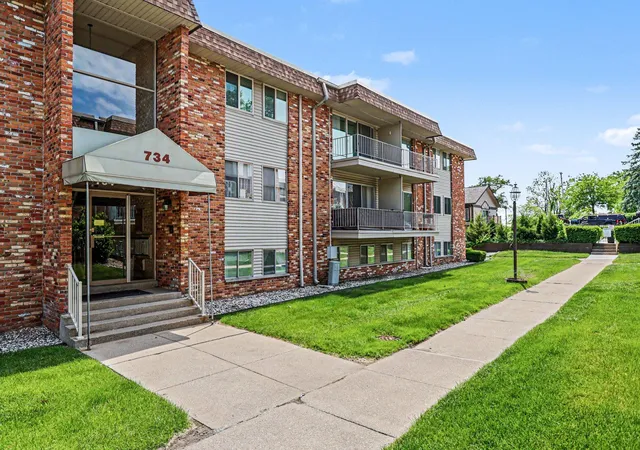 Homes for sale in Kalamazoo City Kalamazoo, MI | 734 W Kilgore Road, Kalamazoo City Kalamazoo, MI 49008 | Houzeo