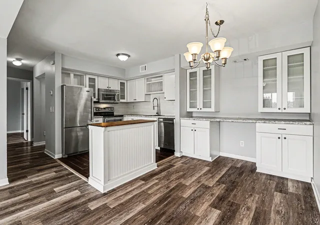 Homes for sale in Kalamazoo City Kalamazoo, MI | 734 W Kilgore Rd #303, Kalamazoo City Kalamazoo, MI 49008 | MLS# 66026025868