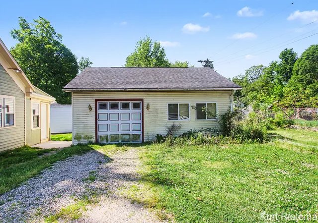 5th image of 220 Hamilton Ave, Bangor, MI 49013 | MLS# 71026025922