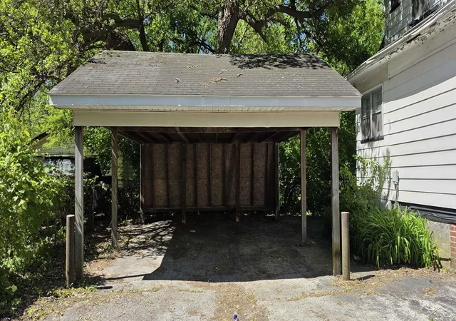 3rd image of 1002 S Michigan Ave, Saginaw, MI 48602 | MLS# 61050209525