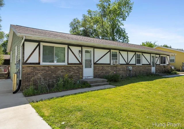 2nd image of 3542 Wedgewood Dr SW, Wyoming, MI 49519