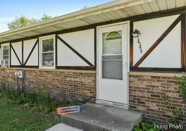 3rd image of 3542 Wedgewood Dr SW, Wyoming, MI 49519