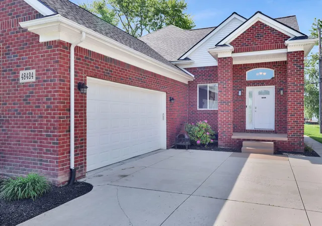 Photo 5 of Single family home for sale at 48484 Jefferson Ave, Chesterfield, MI 48047 | MLS# 81026025938 | Listing updated on 2026-09-03