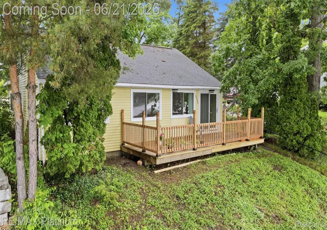 Homes for sale in Genoa Township Livingston, MI | 5504 Wildwood Dr, Genoa Township Livingston, MI 48843 | MLS# 20261039625