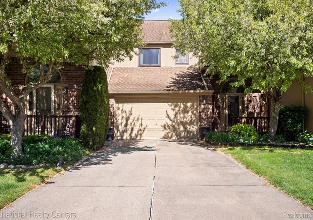 Photo 2 of Condo for sale at 2203 Rochelle Park Dr, Rochester Hills, MI 48309 | MLS# 20261039638 | Listing updated on 2026-06-16