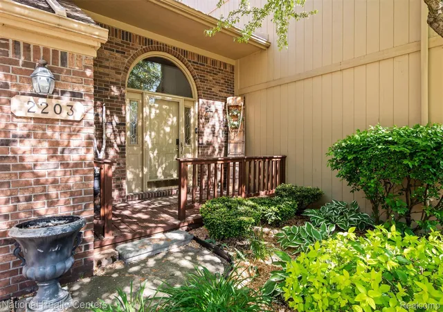 Photo 3 of Condo for sale at 2203 Rochelle Park Dr, Rochester Hills, MI 48309 | MLS# 20261039638 | Listing updated on 2026-06-16