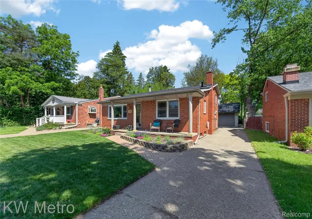 Photo 1 of Sale Pending at 210 W Lawrence Ave, Royal Oak, MI 48073 | MLS# 20261039640 | Listing updated on 2026-06-09