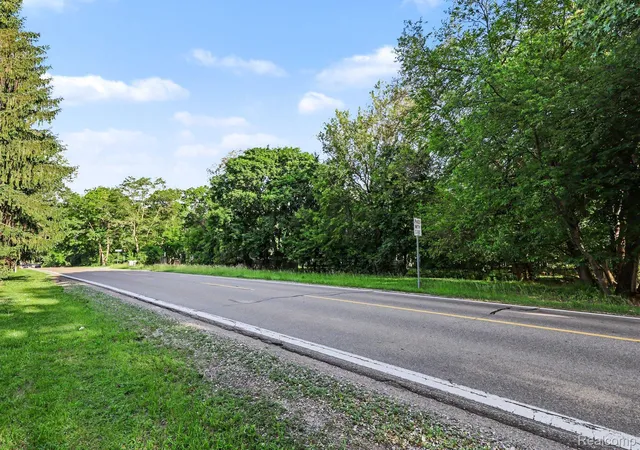 Photo 2 of Land for sale at 2491 Hoover Ave, West Bloomfield, MI 48324 | MLS# 20261039642 | Listing updated on 2026-06-02