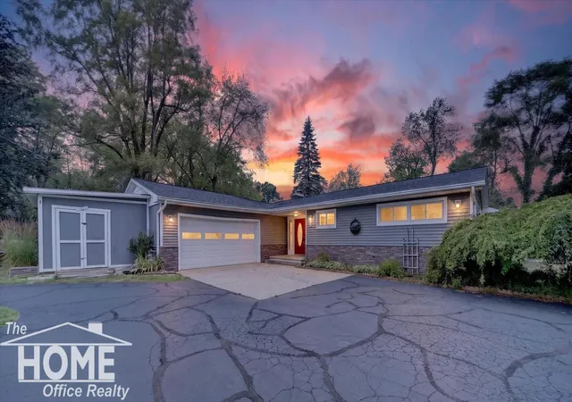 38th image of 1910 Lake Ct, Owosso, MI 48867 | MLS# 5050209541