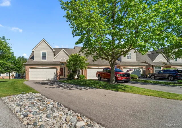 Listing Photo 3 - Condo for sale in building located at 5514 Greenway Dr, Trenton, MI 48183