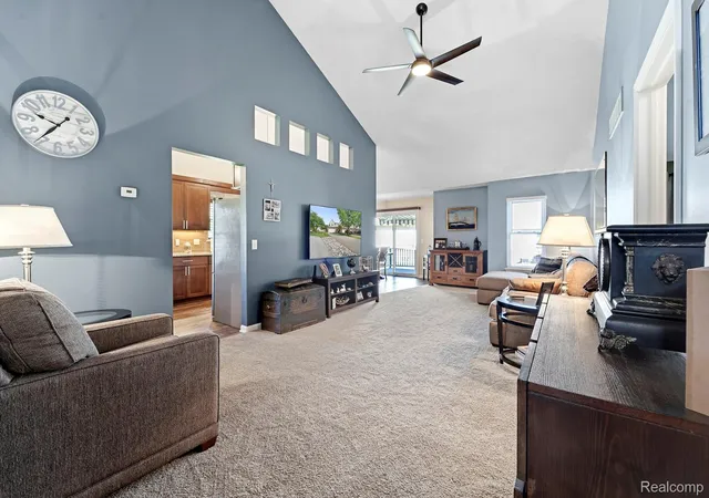 Listing Photo 5 - Condo for sale in building located at 5514 Greenway Dr, Trenton, MI 48183