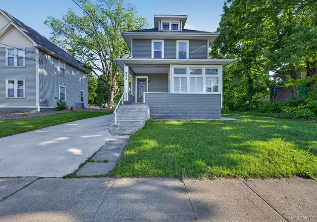 2nd image of 925 W Kalamazoo St, Lansing, MI 48915 | MLS# 20261039658