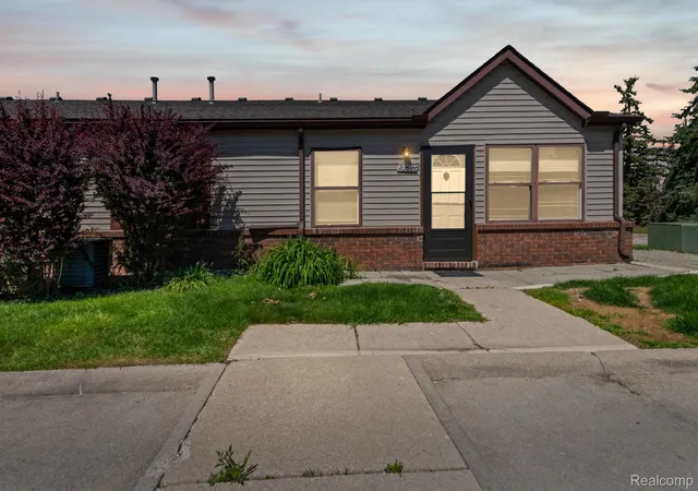 Homes for sale in Clinton Charter Township Macomb, MI | 23622 Cottrell St #5, Clinton Charter Township Macomb, MI 48035 | MLS# 20261039703