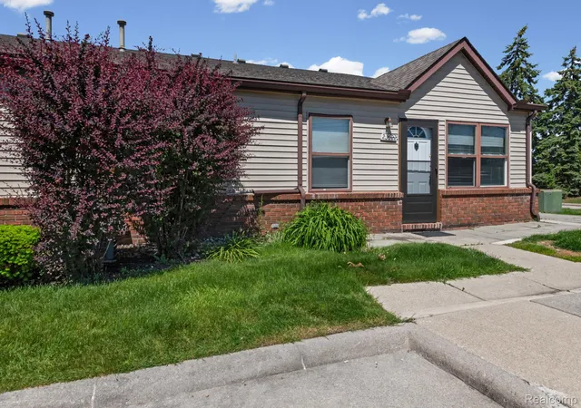 Homes for sale in Clinton Charter Township Macomb, MI | 23622 Cottrell St #5, Clinton Charter Township Macomb, MI 48035 | MLS# 20261039703