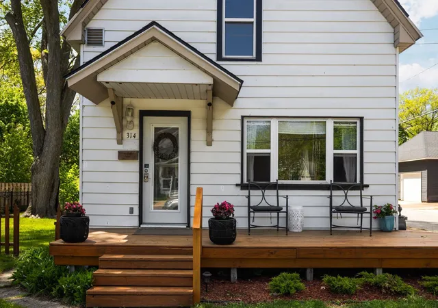 2nd image of 314 Barlow St, Traverse City, MI 49686 | MLS# 78080069017