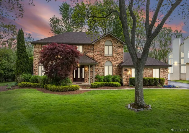 Photo 1 of Sale Pending at 4700 S Valleyview Rd, West Bloomfield, MI 48323 | MLS# 20261039723 | Listing updated on 2026-06-11