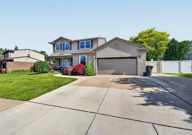 Photo 3 of Single family home for sale at 15930 Cumberland St, Riverview, MI 48193 | MLS# 20261039726 | Listing updated on 2026-06-21
