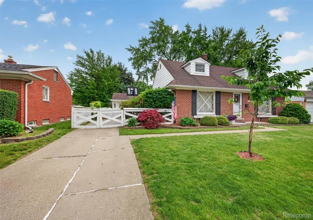Photo 2 of Single family home for sale at 29571 Lori St, Livonia, MI 48154 | MLS# 20261039732 | Listing updated on 2026-06-11