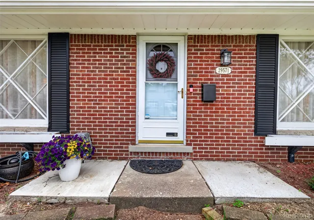 Photo 3 of Single family home for sale at 29571 Lori St, Livonia, MI 48154 | MLS# 20261039732 | Listing updated on 2026-06-11