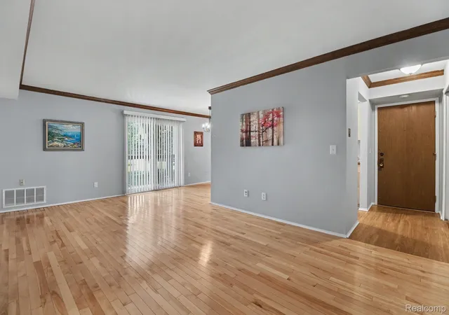 Photo 4 of Condo for sale at 29890 W 12 Mile Rd E #907, Farmington Hills, MI 48334 | MLS# 20261039751 | Listing updated on 2026-08-24