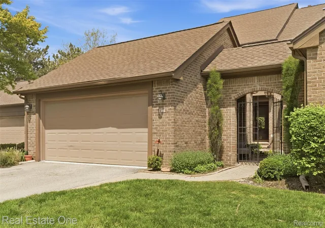 Photo 2 of Condo for sale at 23910 Trailwood Ct #82, Bingham Farms, MI 48025 | MLS# 20261039758 | Listing updated on 2026-08-31