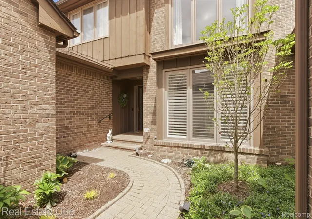 Photo 3 of Condo for sale at 23910 Trailwood Ct #82, Bingham Farms, MI 48025 | MLS# 20261039758 | Listing updated on 2026-08-31