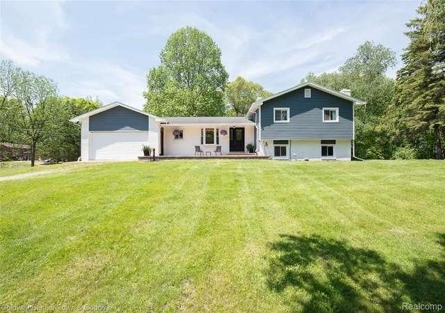 Photo 1 of Sale Pending at 4225 N Tipsico Lake Rd, Hartland, MI 48353 | MLS# 20261039776 | Listing updated on 2026-06-20