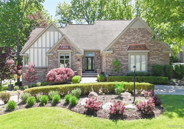 Photo 1 of Sale Pending at 6514 Shagbark Dr, Troy, MI 48098 | MLS# 20261039792 | Listing updated on 2026-06-20