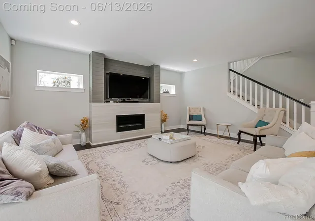 Photo 2 of Single family home for sale at 1724 Taylor Ave, Royal Oak, MI 48067 | MLS# 20261039803 | Listing updated on 2026-10-14
