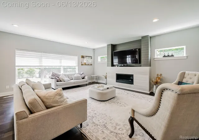Photo 3 of Single family home for sale at 1724 Taylor Ave, Royal Oak, MI 48067 | MLS# 20261039803 | Listing updated on 2026-10-14