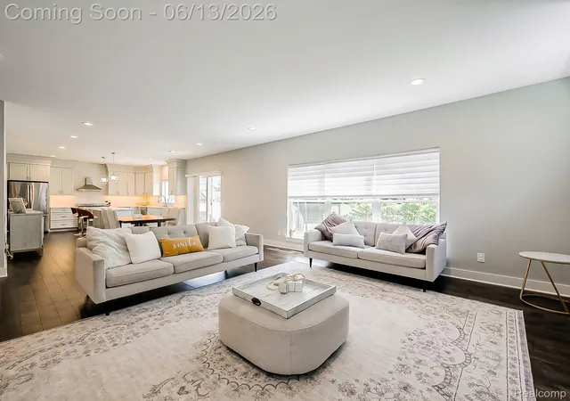 Photo 4 of Single family home for sale at 1724 Taylor Ave, Royal Oak, MI 48067 | MLS# 20261039803 | Listing updated on 2026-10-14