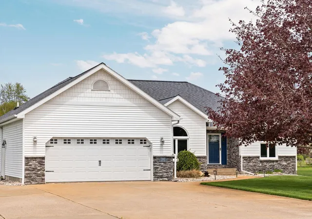 Photo 1 of Single family home for sale at 8480 Farm Ln, Cadillac, MI 49601 | MLS# 78080069030 | Listing updated on 2026-06-03