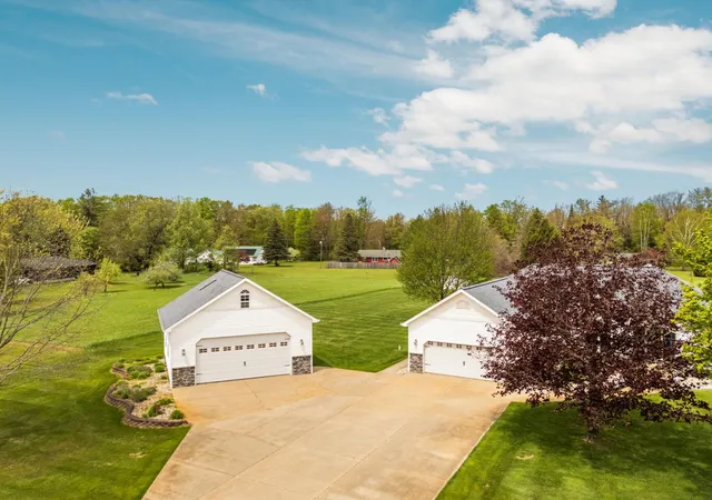 Photo 3 of Single family home for sale at 8480 Farm Ln, Cadillac, MI 49601 | MLS# 78080069030 | Listing updated on 2026-06-03