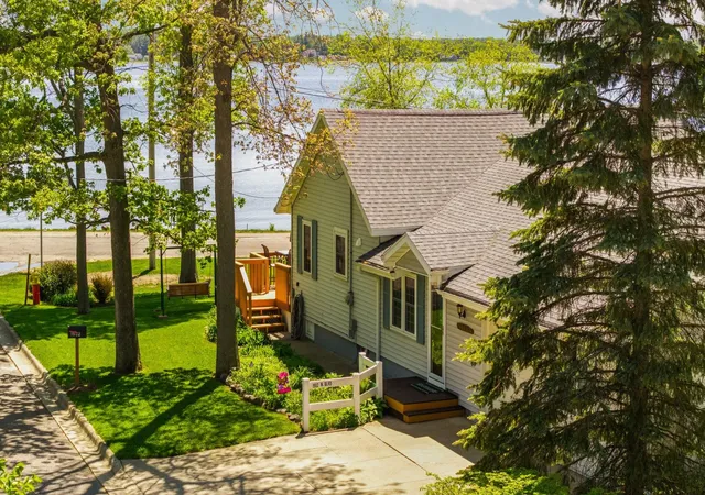 Photo 2 of Single family home for sale at 1902 North Blvd, Cadillac, MI 49601 | MLS# 78080069031 | Listing updated on 2026-06-07