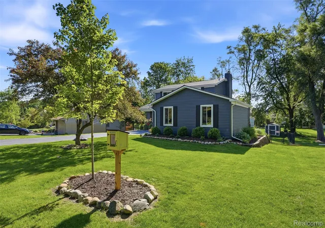 Photo 3 of Single family home for sale at 2351 Recreation Dr, West Bloomfield, MI 48324 | MLS# 20261039824 | Listing updated on 2026-06-18