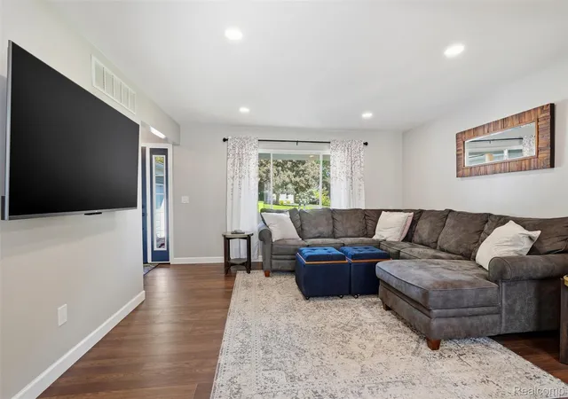 Photo 4 of Single family home for sale at 2351 Recreation Dr, West Bloomfield, MI 48324 | MLS# 20261039824 | Listing updated on 2026-06-18