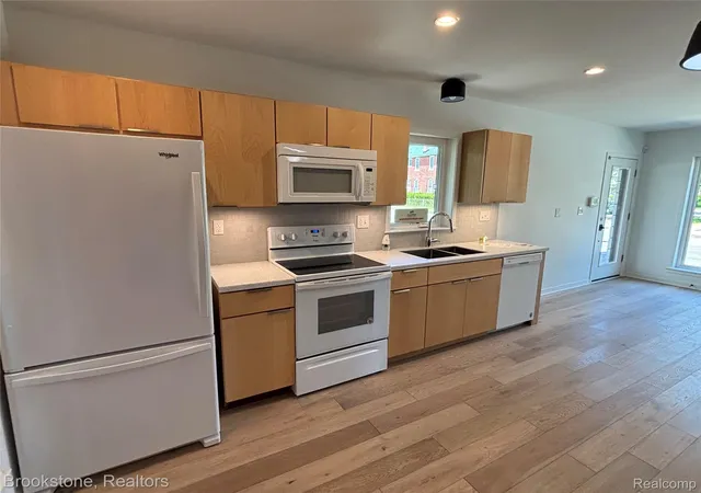 5th image of 112 Mount Vernon St, Wayne, MI 48202