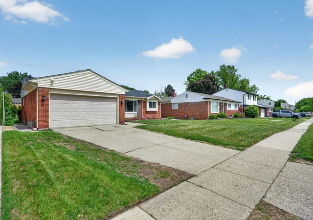 Photo 3 of Single family home for sale at 38560 Mason St, Livonia, MI 48154 | MLS# 81026026049 | Listing updated on 2026-06-14