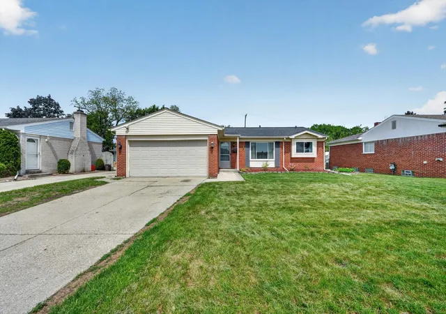 Photo 4 of Single family home for sale at 38560 Mason St, Livonia, MI 48154 | MLS# 81026026049 | Listing updated on 2026-06-14