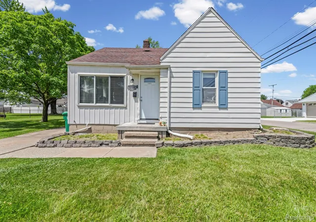 Photo 1 of Sale Pending at 5759 Deering St, Garden City, MI 48135 | MLS# 20261039848 | Listing updated on 2026-09-10