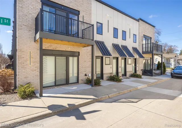 Listing Photo 3 - Condo for sale in building located at 105 N Laurel St, Royal Oak, MI 48067