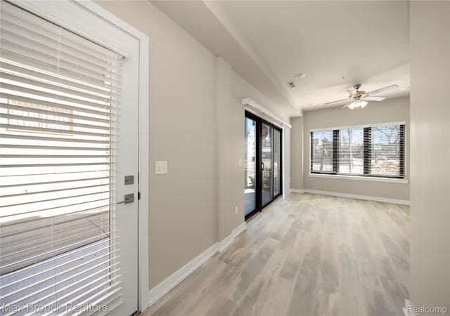 Listing Photo 5 - Condo for sale in building located at 105 N Laurel St, Royal Oak, MI 48067