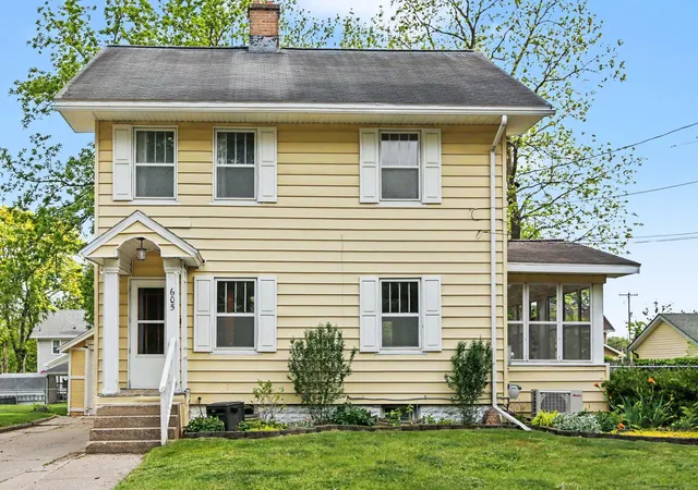 Photo 2 of Single family home for sale at 605 Colfax St, Jackson, MI 49203 | MLS# 55026026065 | Listing updated on 2026-06-06