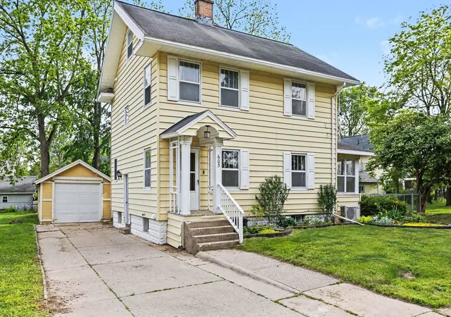 Photo 3 of Single family home for sale at 605 Colfax St, Jackson, MI 49203 | MLS# 55026026065 | Listing updated on 2026-06-06