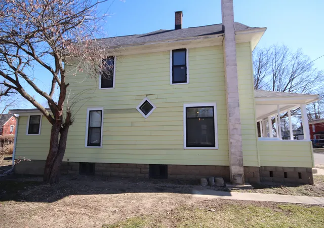 3rd image of 114 W Park St, Vicksburg, MI 49097 | MLS# 66026026084