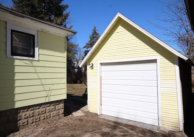 5th image of 114 W Park St, Vicksburg, MI 49097 | MLS# 66026026084