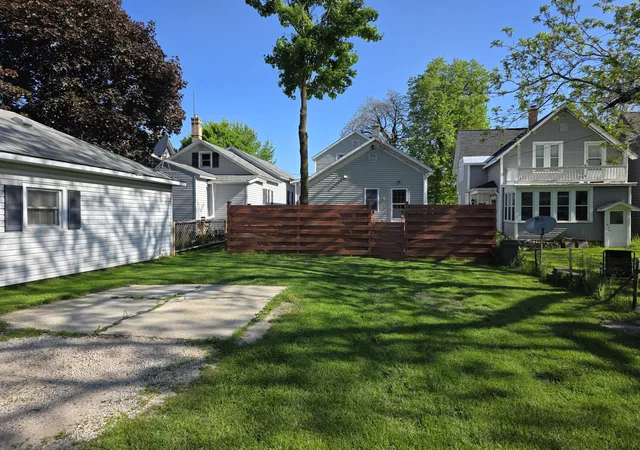 Photo 2 of Single family home for sale at 299 4th Street, Manistee, MI 49660 | MLS# 67026026086 | Listing updated on 2026-09-03