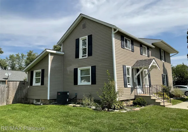 Photo 1 of Single family home for sale at 505 E Frank St, Fowlerville, MI 48836 | MLS# 20261039889 | Listing updated on 2026-09-12
